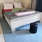 Quarto em Acomodações Particulares Pres De L'aeroport De