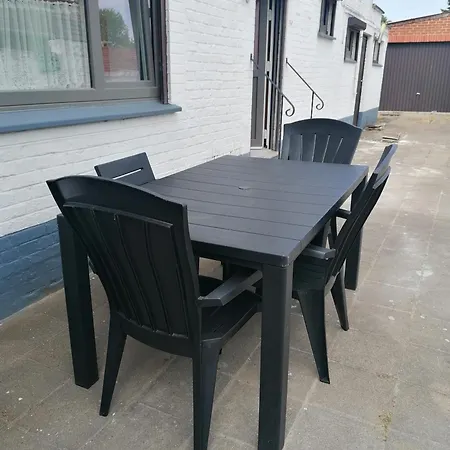 Alloggio in famiglia Près De L'aéroport De