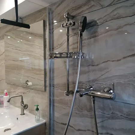 Alloggio in famiglia Près De L'aéroport De *